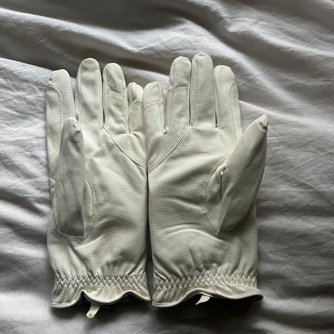 Vita handskar från CWD - 90