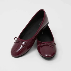 Ballerina burgundy - Helt oanvända från Nelly, säljer då dom va för små.. slutsålda🙌🏼