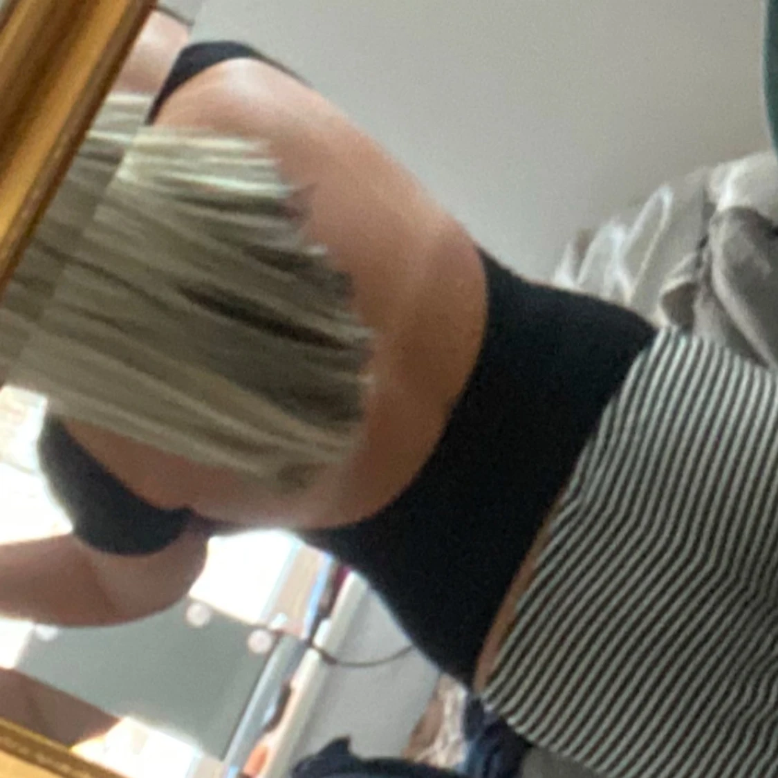 Öppen rygg fest-topp från Gina