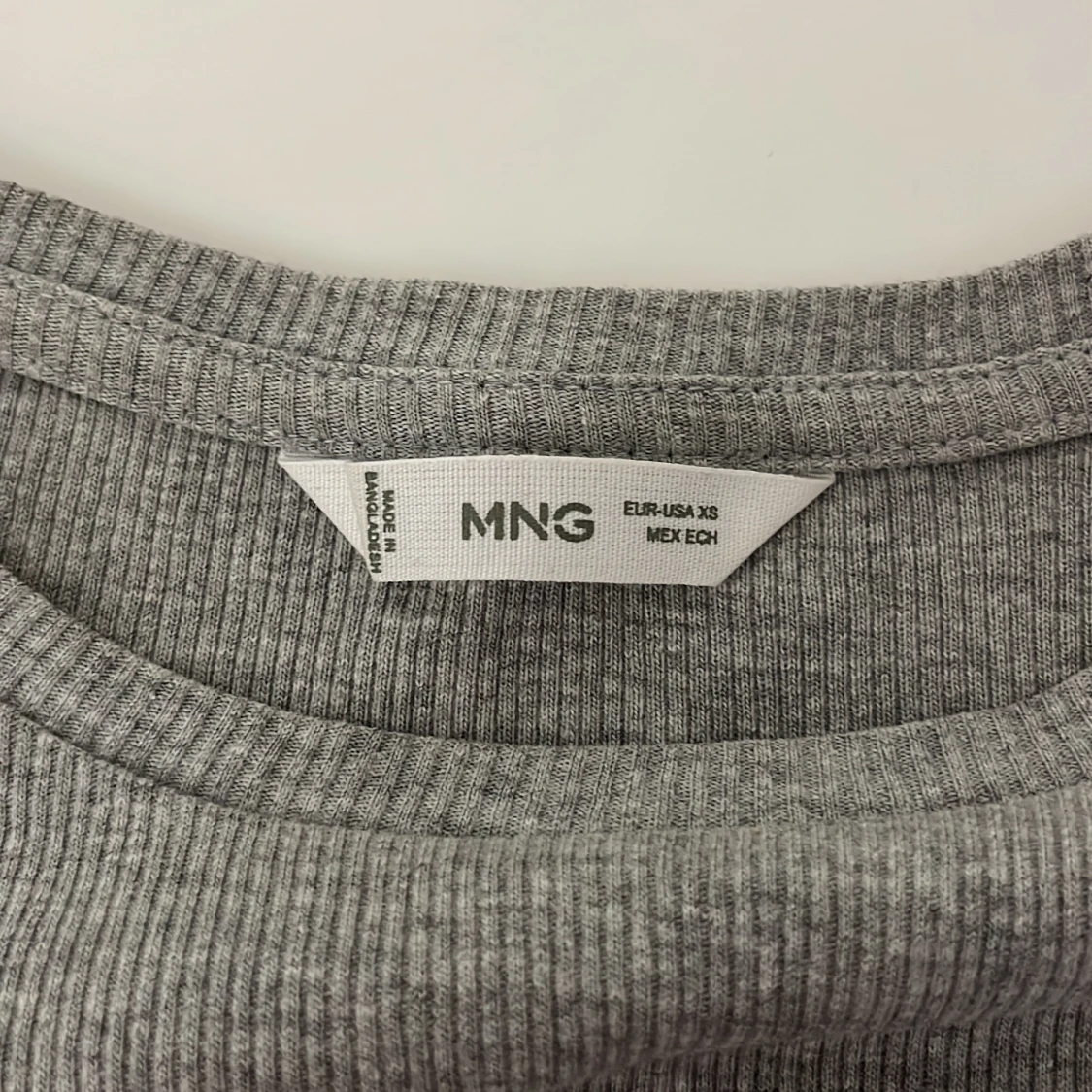 Grå ribbad tröja från MANGO - 91