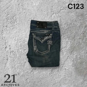 Miss me jeans - jag köpte i fel storlek därav säljer jag dom, är i fint skick. Mått står på bild 4🤗