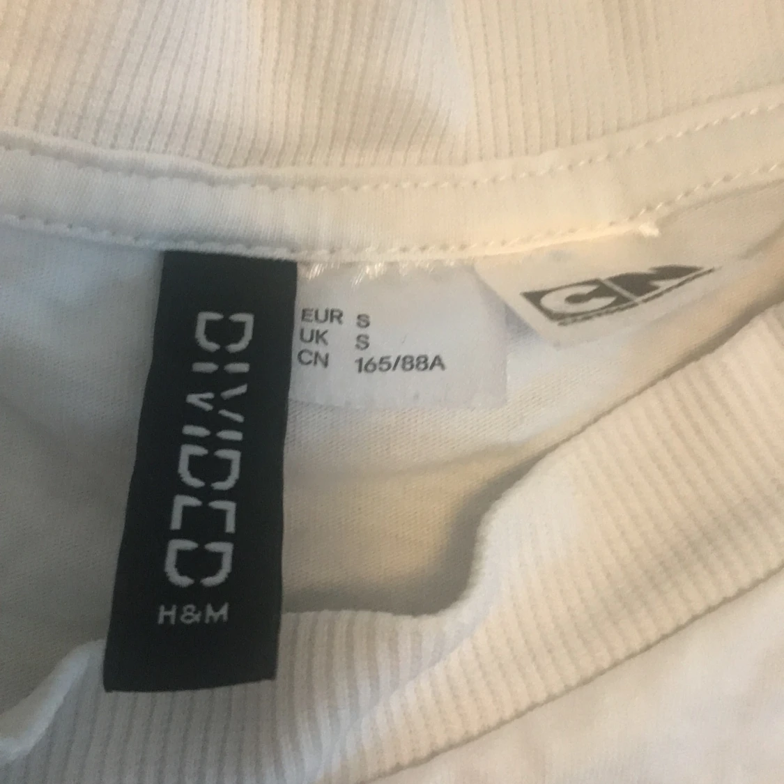 Vit t-shirt med Powerpuffpinglorna från H&M Divided - 2