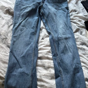 Jeans - Snygga blå jeans från Gina tricot. Lite baggy i passformen