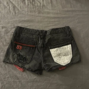 Låg midjade jeans shorts  - Köpte dom på en marknad i Thailand så vet inte vad det är för märke 