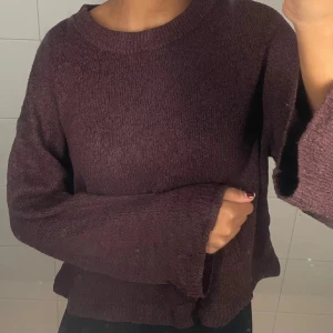 Stickad tröja - Vinröd stickad