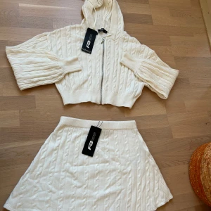 Tröja + kjol - Helt nytt sett. Båda för 120