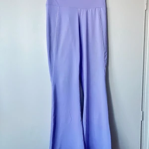 Träningsbyxor strl M - I mycket bra skick, i super bra kvalite, strl M, lagom stretch.