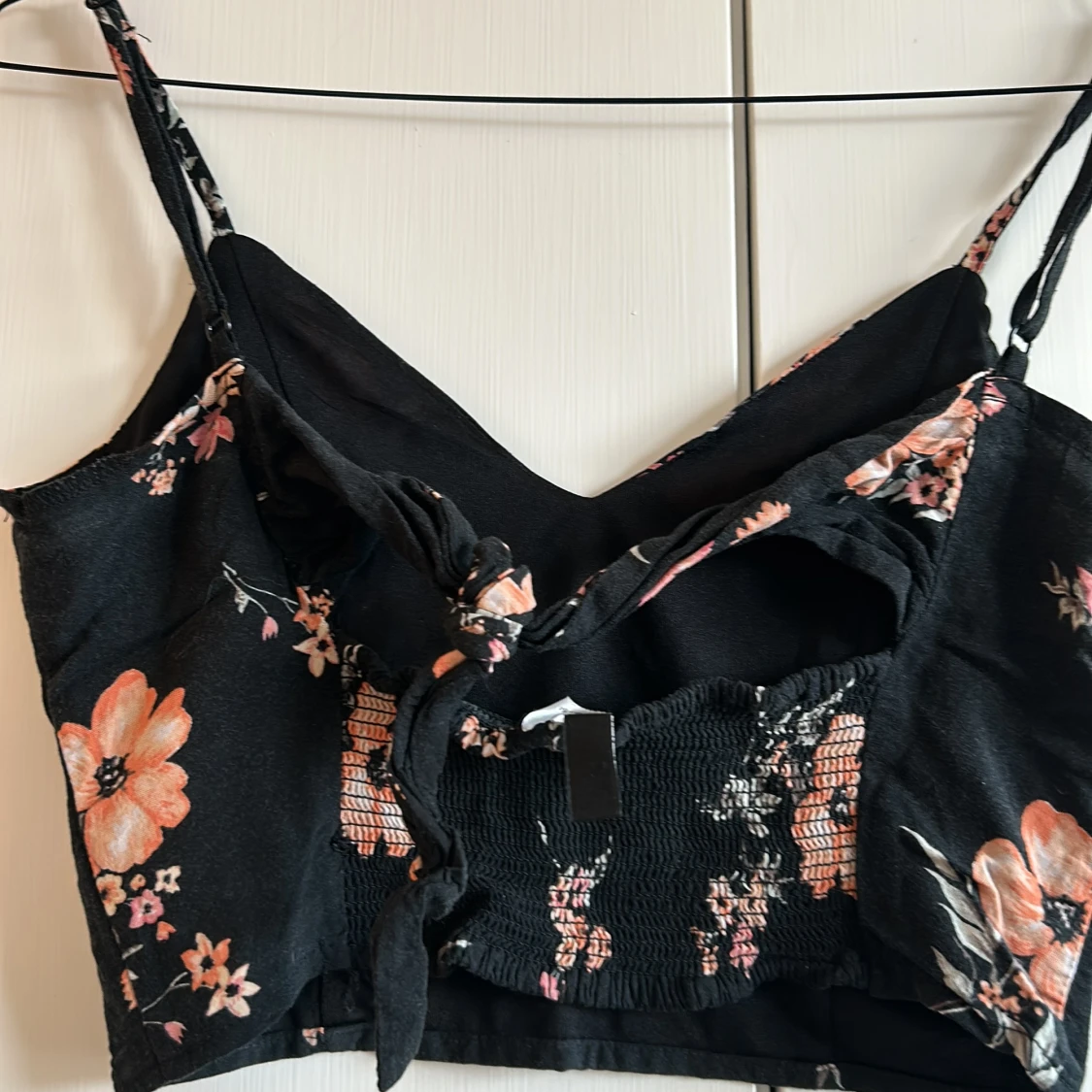 Svart blommig linnetopp - 1