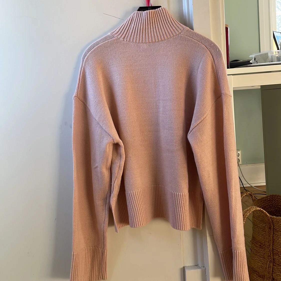 Gammel rosa stickad polotröja - 1