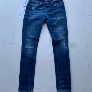 Dondup jeans (helt nya) - Tja! Säljer nu dessa helt nya dondup jeansen! Jeansen är i storlek W30! jeansen är helt sprillans nya med tags kvar!köpta för 4199kr, Skriv vid frågor eller bilder! Vid snabbaffär=bättre pris!
