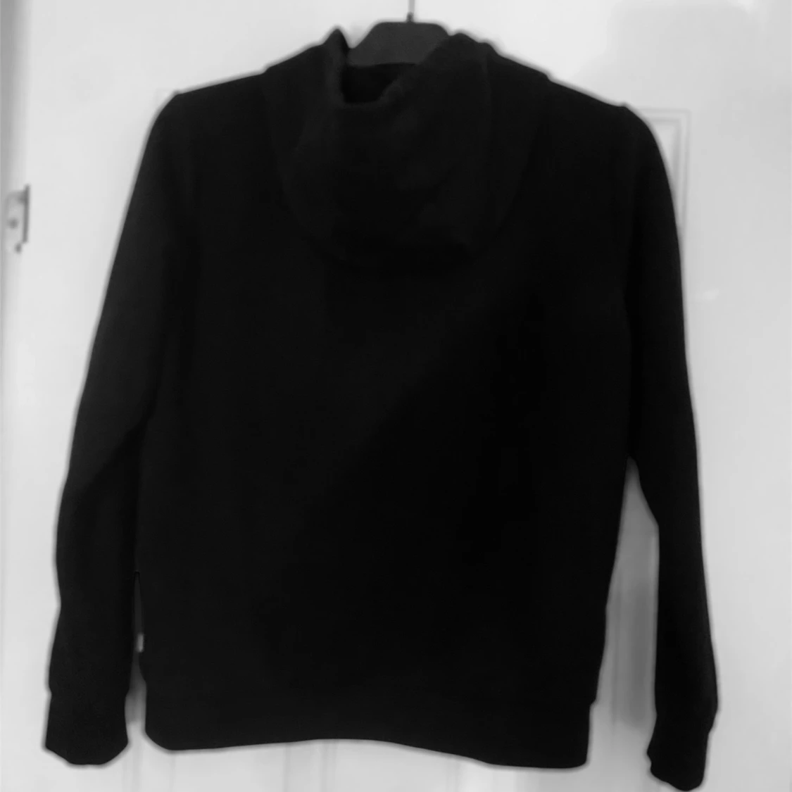 Svart hoodie från BOSS - 1