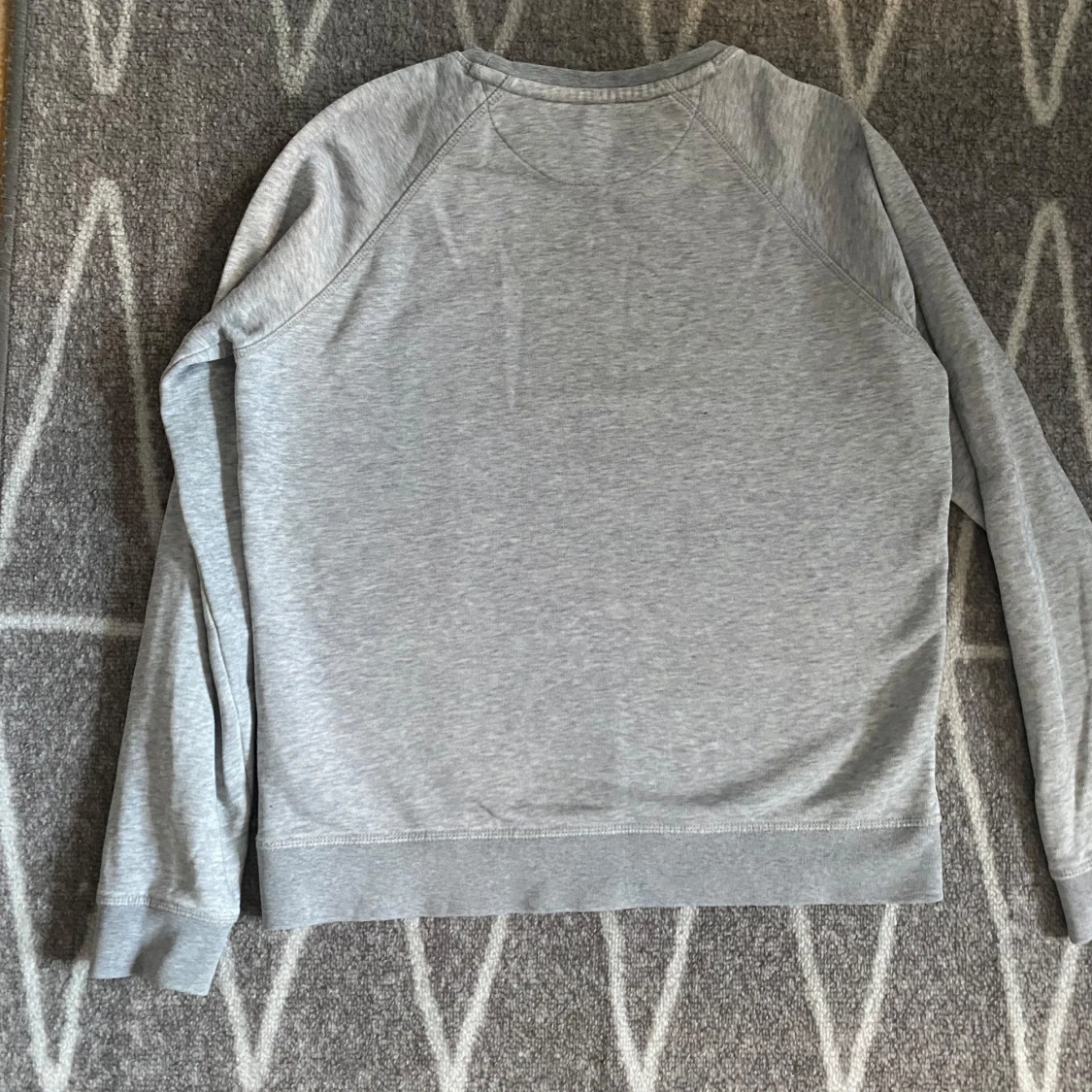 Grå sweatshirt från GANT - 1