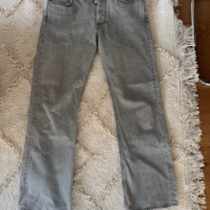 Hope rush denim grey jeans - Mycket bra skick! Passar mig bra som är 180cm lång. Snygg passform