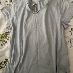 Ljusblå t-shirt - Säljer en basic ljusblå tshirt 🩷