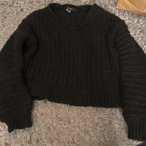 Svart stickad tröja från Vero Moda - mysig stickad tröja från vero moda