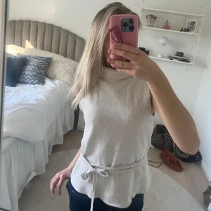 Populär Zara väst - Populär polo Zara väst med knytningar / snörning!! Så sjuk snygg