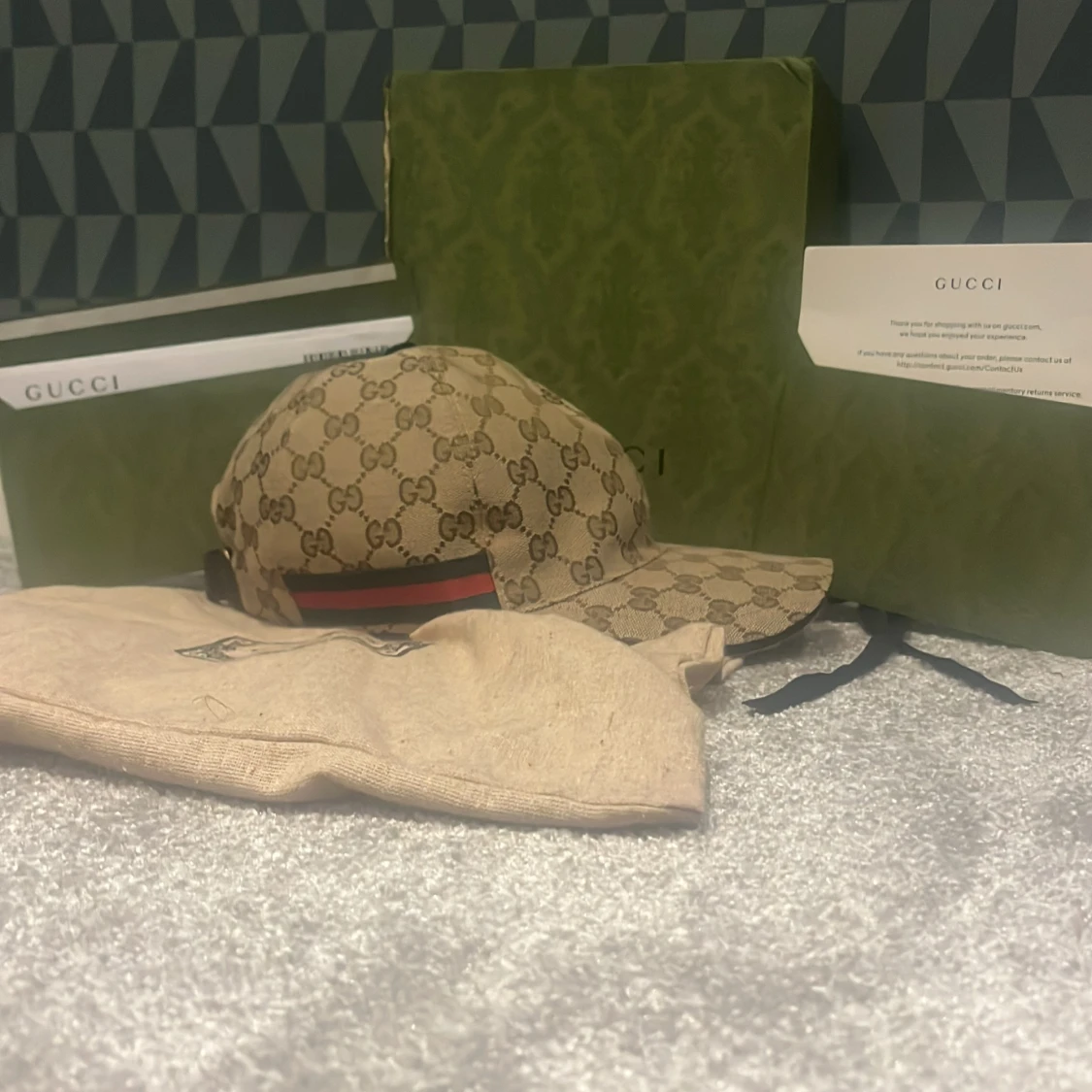 Beige keps från Gucci