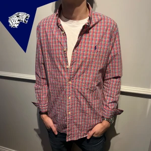 RALPH LAUREN SKJORTA - Fet flanell skjorta från Ralph Lauren | Skick: 9/10 | Strl: M | Modellen är 182cm lång | Hör av dig om du undrar någonting!