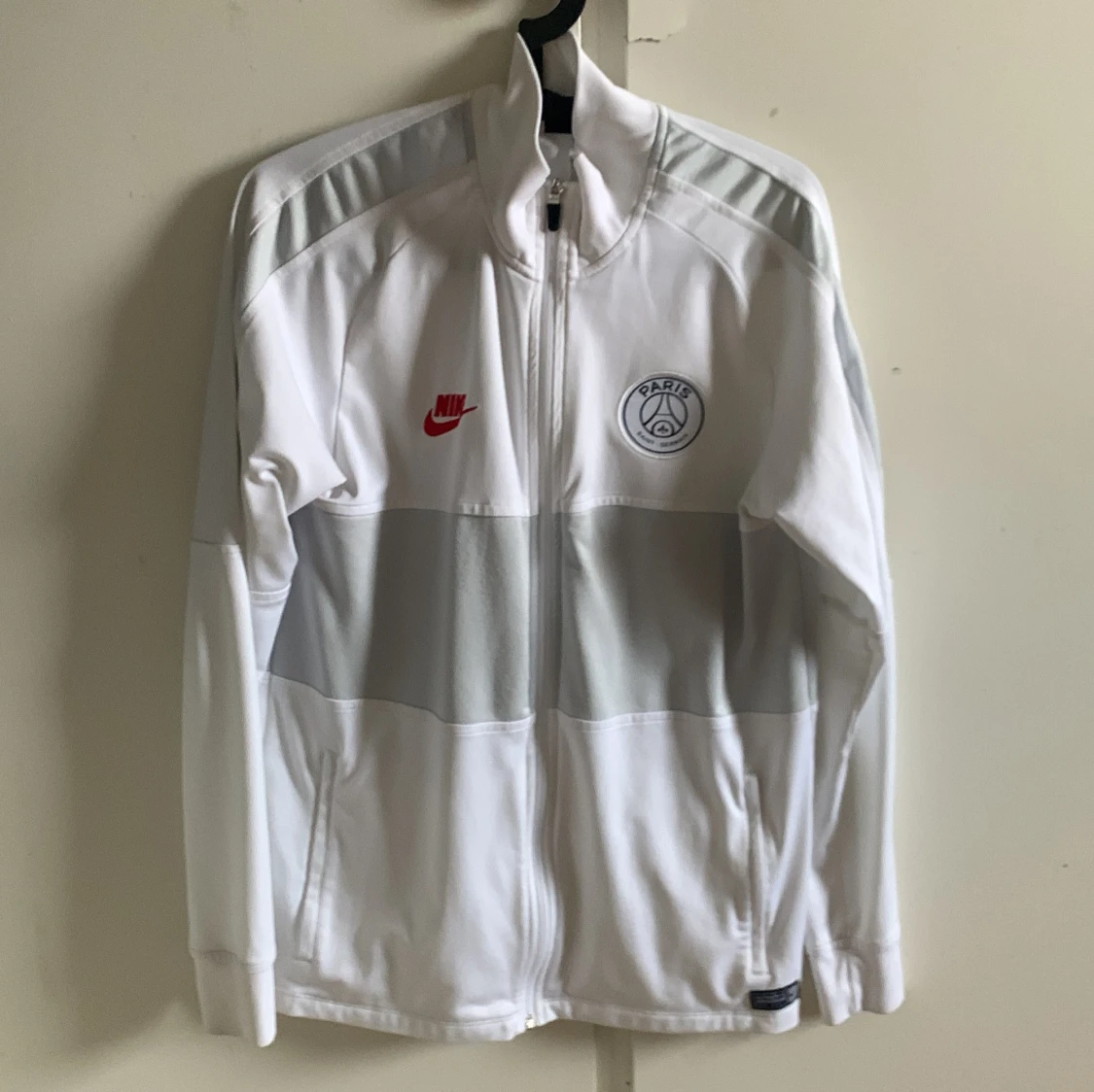 Vit träningsjacka från Nike