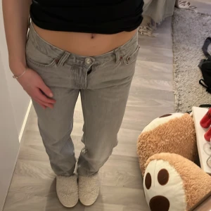 Jeans straight - Jeans i en straight modell! Aldrig använda, säljer eftersom dom är för små för mig!💕💕