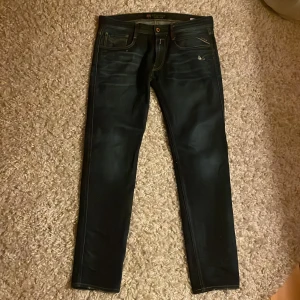 Mörkblåa från Replay/ Barcelona - Snygga mörkblåa  jeans från Replay med FC Barcelona collab,sällsynta, hör av dig vid frågor!