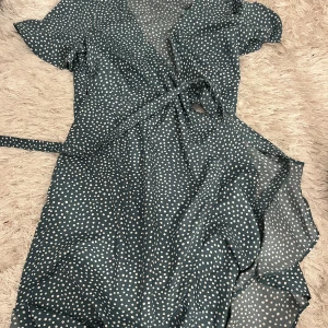 Klänning - Jättesöt klänning som passar till sommaren💕💕