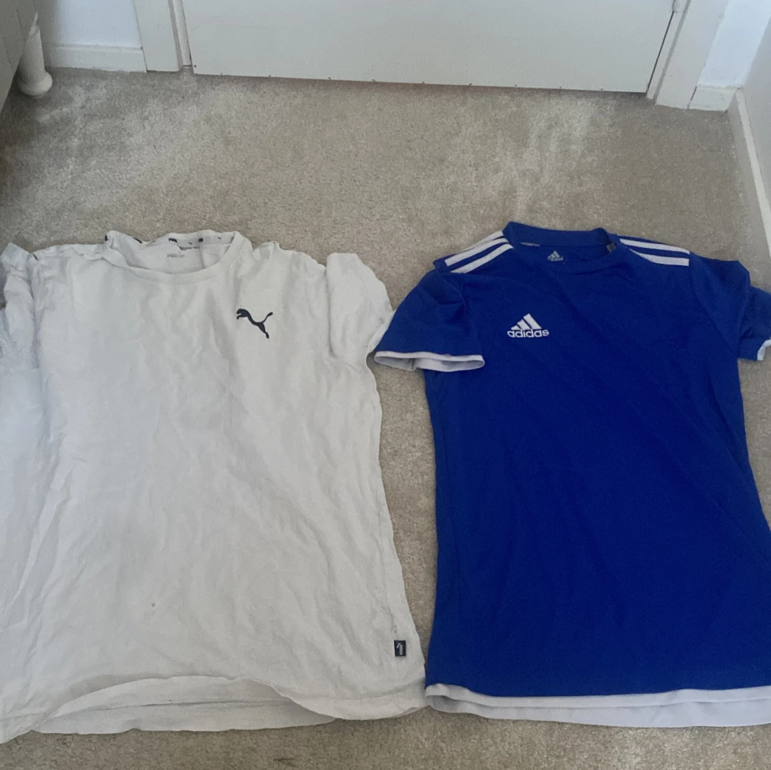 Vit Puma t-shirt och blå Adidas t-shirt