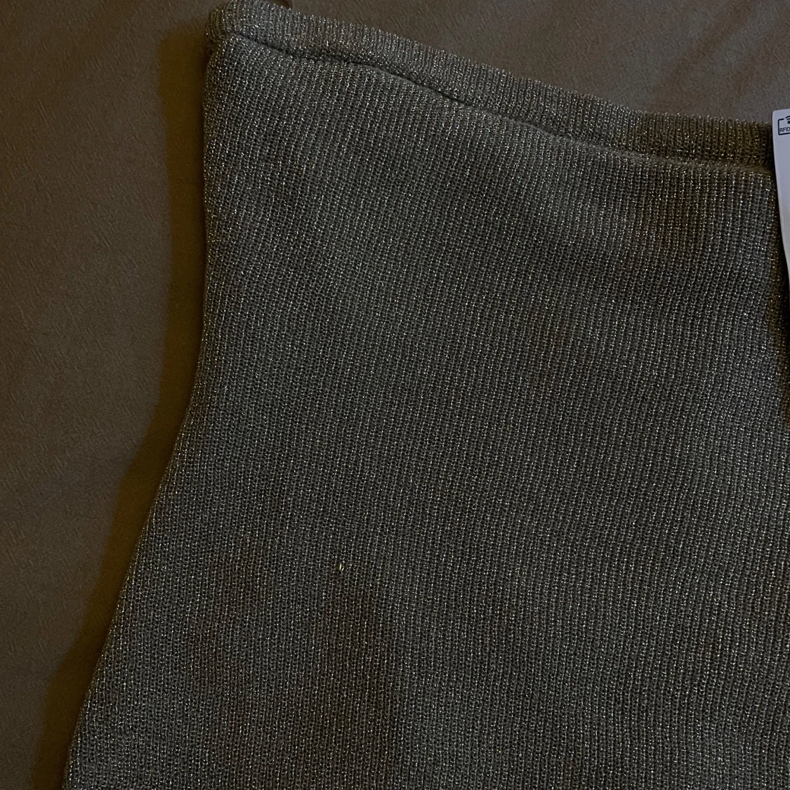 Silverfärgad tubtopp från Gina Tricot - 1