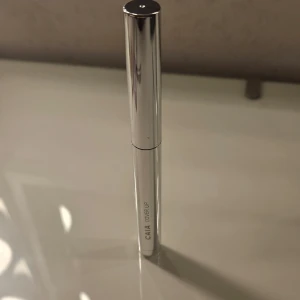 Caia consealerstick - Consealer stickad från caia i färgen "Vanilla"🤍 bara testad en gång så är i nyskick😚