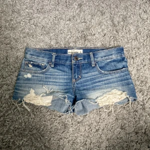 Low waist shorts - Snygga low waist jeansshorts !🩷