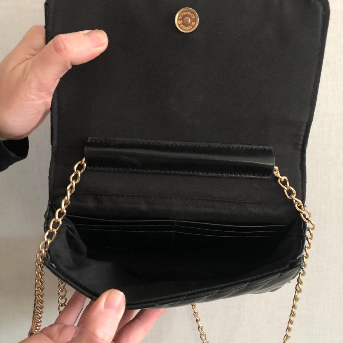 Svart quiltad axelväska med kedja - 1