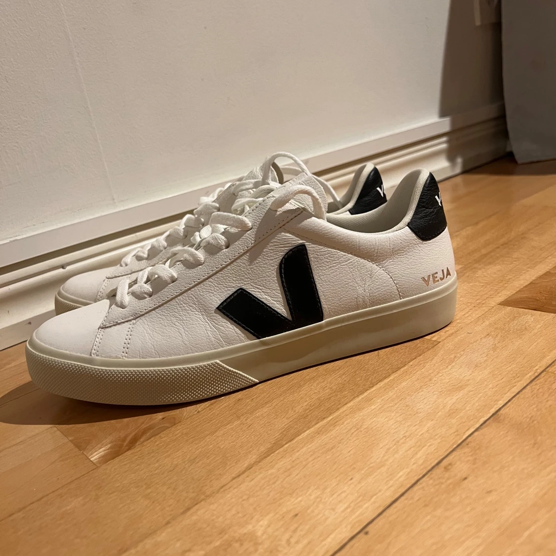 Vita sneakers från Veja - 1