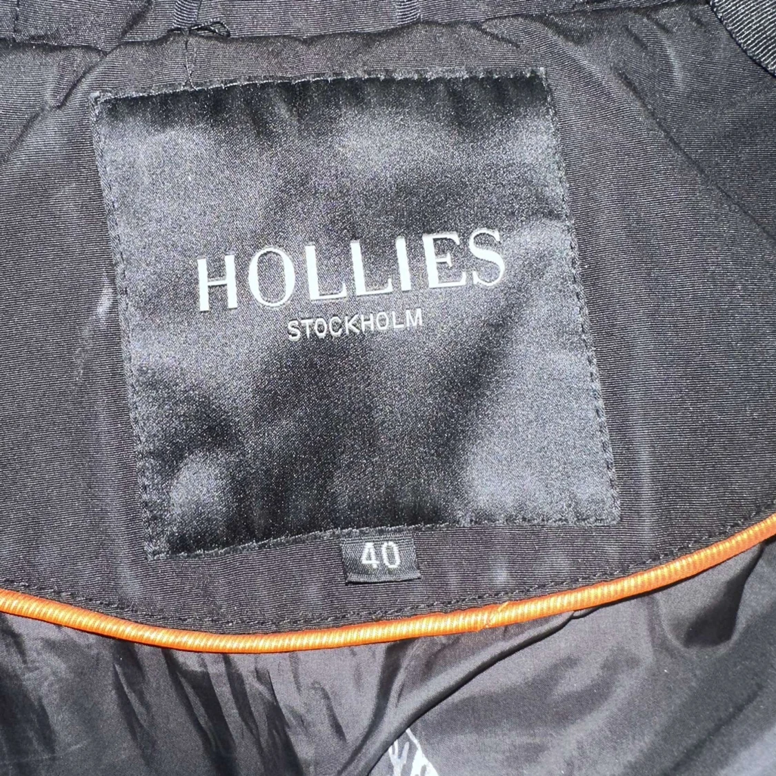 Svart dunjacka från Hollies - 2