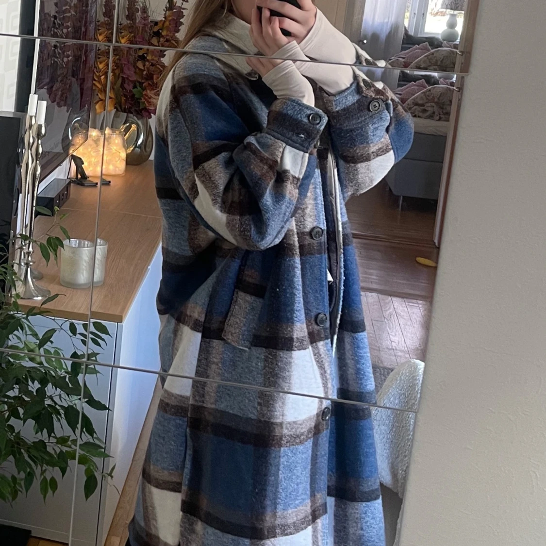 Rutig lång kappa i blå och brun - 1