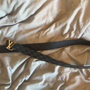 Louis Vuitton belt  - Used 4 times. Good condition just has a little scratch on the inside of the belt 