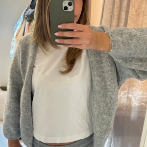 Stickad kofta - Fin stickad kofta från Lindex, bra skick 