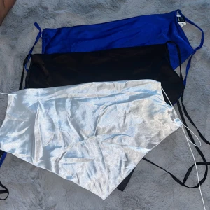 sommartoppar - En topp isch från shein Storlek: L & XL Dessa 3 toppar är aldrig använda då bysten är för liten för mig. De är jätte fina o ha på sommaren.