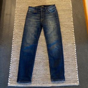Jack & Jones Tapered/mike - 29 midja längd 30/ använd fåtal gånger utan defekter kom pm om funderingar😃 Ny pris 900kr 