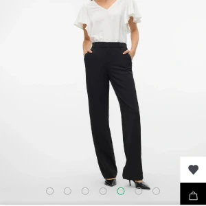 kostymbyxor - de är midwaist,mycket bra skick, köpta för 450 , lite utsvängda (pm för egna bilder) 💕💕