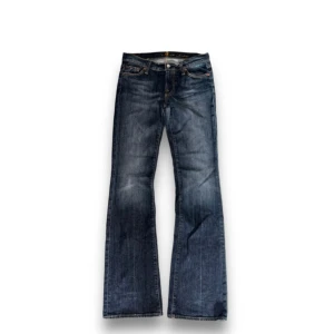 vintage jeans lågmidjade  - säljer nu mina 7 for all man kind jeans då de var lite stora på mig. ❤️ Finns inga defekter på dem, storlek 36 men mycket stretch så skulle kunna passa en 38 också! 