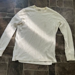 Vit laidback kofta - Knappt använd då den är förstor för mig, Nypris 900