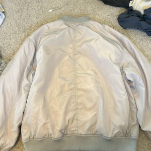 Jacka - Snygg jacka som jag aldrig har använt!!