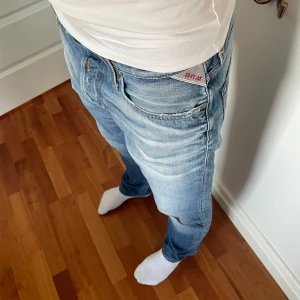 Replay jeans - Replay jeans i schysst ljusblå färg | storlek W31 L32 | skriv privat för mer information.