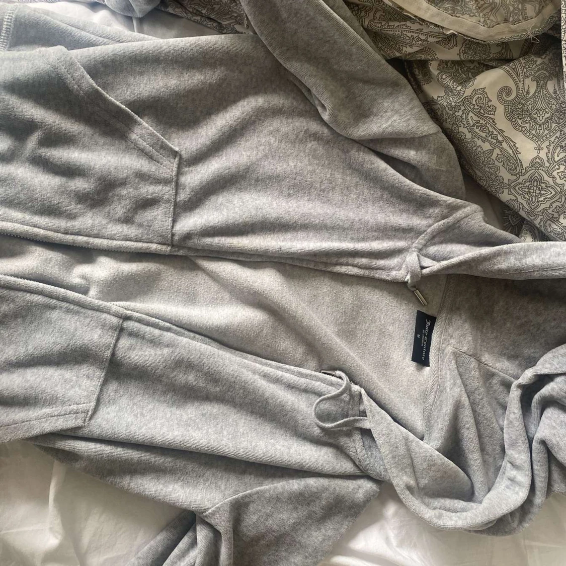 Grå hoodie från juicy caoture - 90