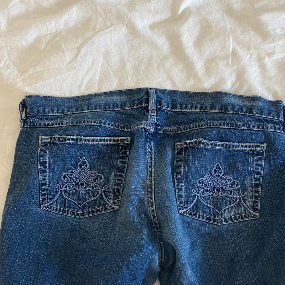 Supersnygga low waist jeans från DiselIndustry i mörkblå💙 så fina och jättebra skick men måste tyvärr sälja💔 pris går att diskutera!. Jeans & Byxor.