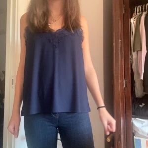 Snygga Flair jeans från abercrombi&fitch - Flair jeans från aborcrombi& Fitch , ar i perfekt skick💕