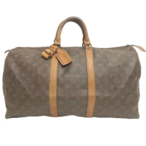 Louis Vuitton Keepall 50 - Den ultimata åkpåsen från Louis Vuitton i modellen Keepall 50. Lämplig för en weekendresa eller som handbagage på ett flygplan. Keepall ger en touch av lyx och stil till alla kläder. Accepteras som handbagage hos de flesta flygbolag!