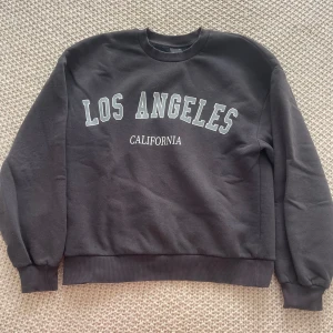 Gina trioct tröja  - Tröja från Gina tricot! Sparsamt använd! Säljs i befintligt skick! 🩶