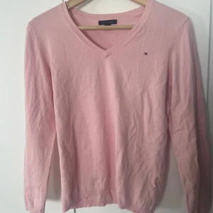 Stickad topp🩷 - Rosa stickad tröja, perfekt till jeans eller en kort kjol!!