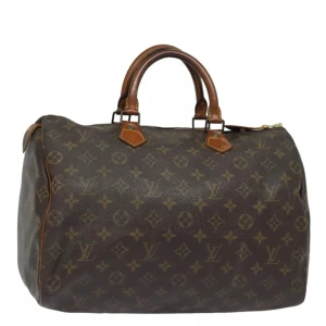 Louis Vuitton Speedy 35 - Louis Vuitton Speedy 35. Ett måste i väskkollektionen! Bra storlek för både vardagsbruk och resor. Perfekt att använda som skol-/arbetsväska. Speedy ger en touch av lyx och stil till varje outfit. Tillverkad i den ikoniska monogramduken.